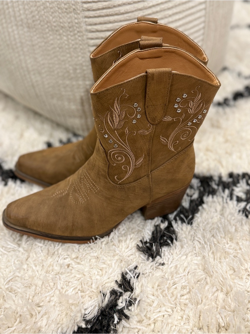 IUV Cowboy Boots Women Size 8 Brown Rhinestone Western Cowgirl Ankle Boots - Picture 6 of 12